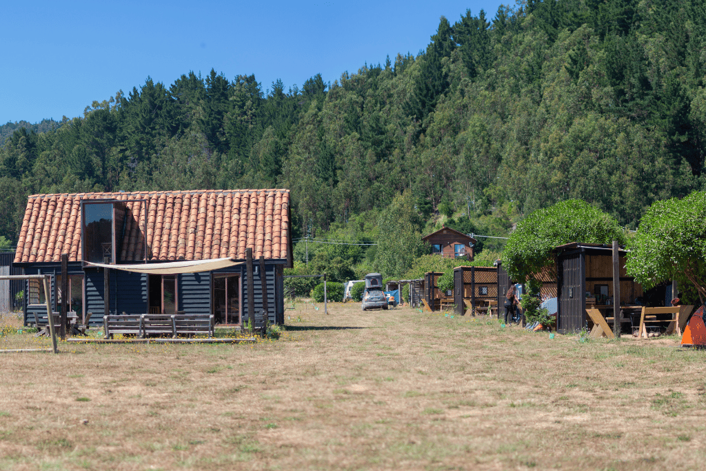 Queltehues concept camp